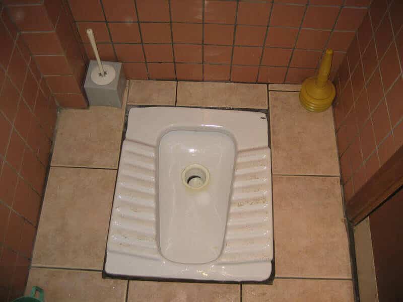Sararmış Tuvalet Taşı Nasıl Temizlenir?