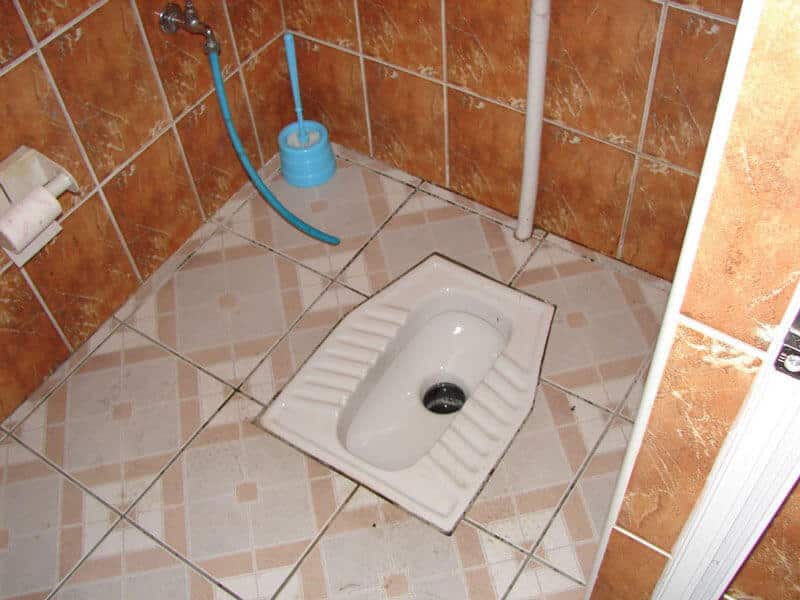 Sararmış Tuvalet Taşı Nasıl Temizlenir? (%100 Çözüm!)
