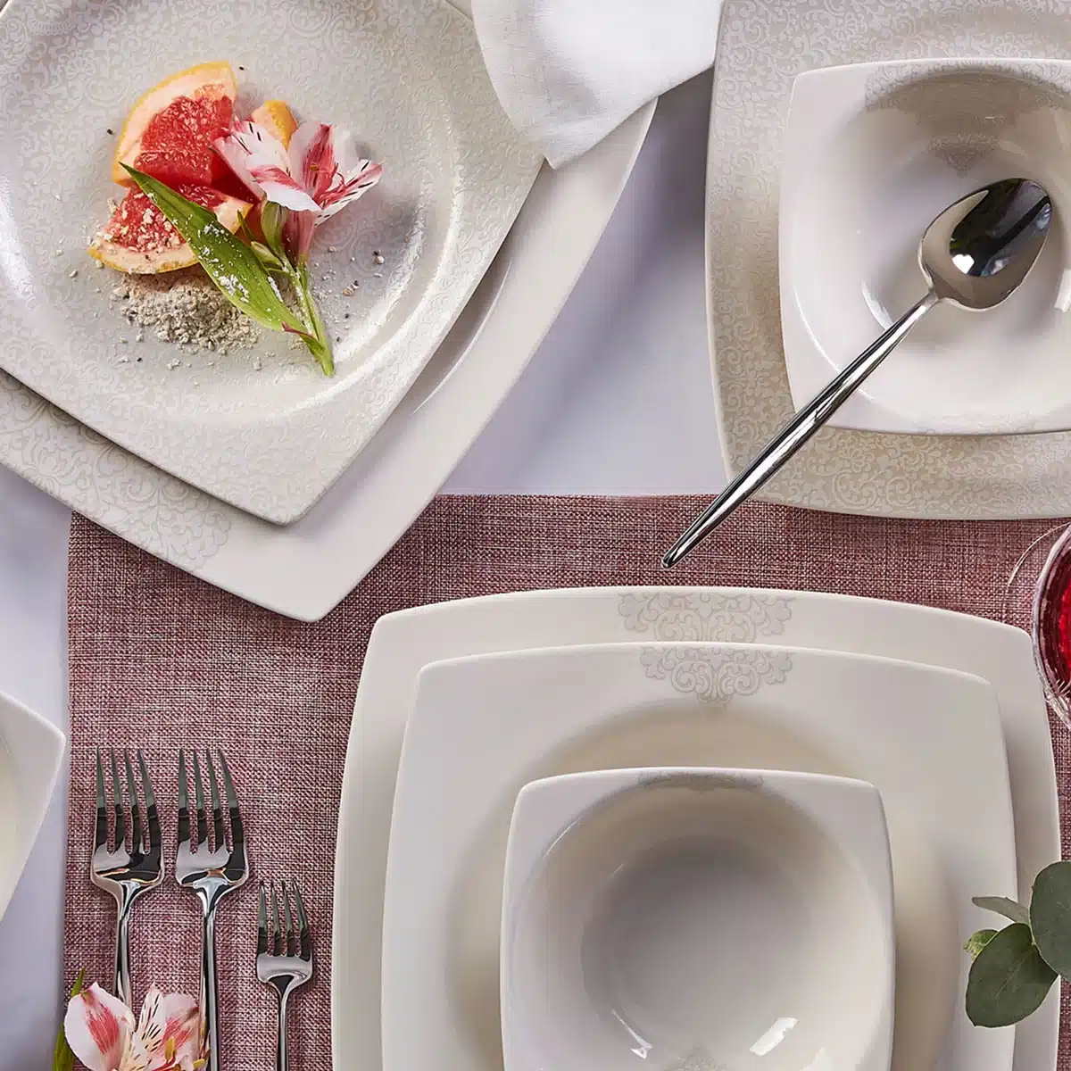 Yemek Takımı Nasıl Seçilir: Porselen mi, Seramik mi, Stoneware mi Olmalı?  